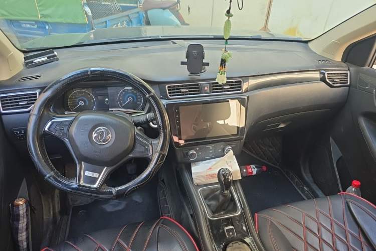 Used Dongfeng Fengon 580 2017 1.5T Manual Luxury Model Center Console