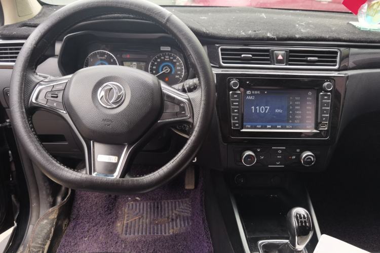 Used Dongfeng Fengon 580 2017 1.8L Manual Comfort Model Center Console