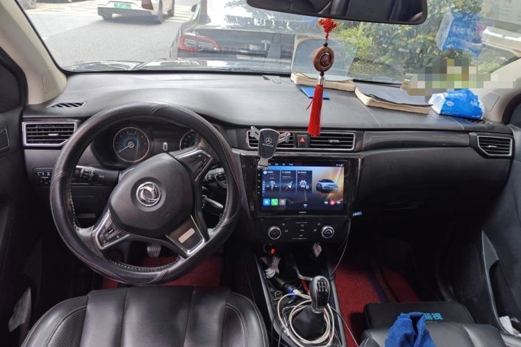 Used Dongfeng Fengon 580 2017 1.8L Manual Comfort Model Center Console