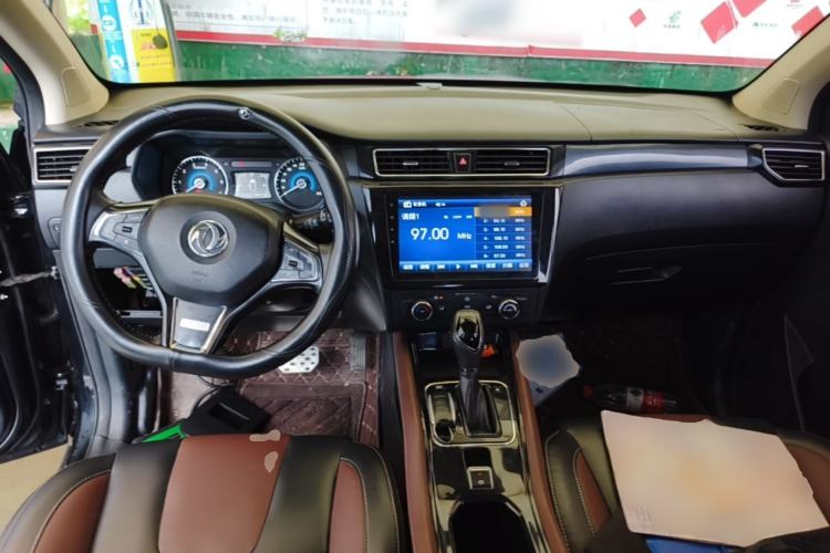 Used Dongfeng Fengon 580 2017 Revised Version 1.5T CVT Luxury Edition Center Console