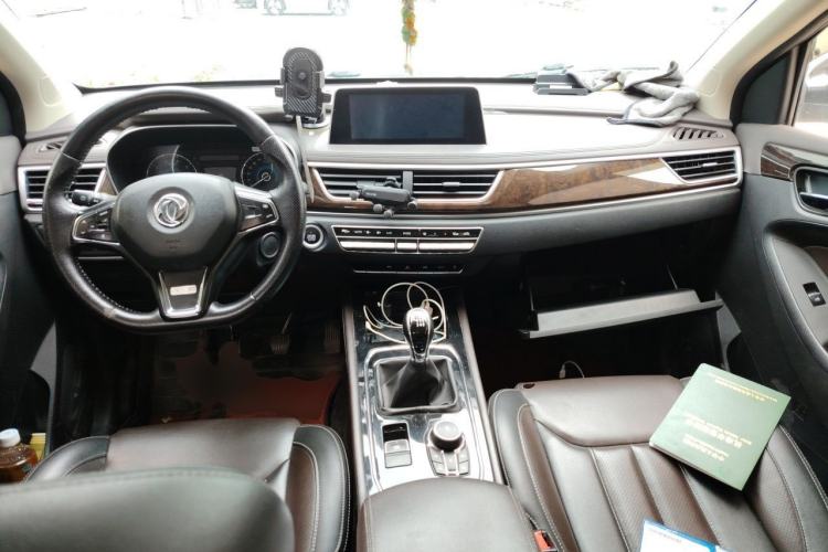 Used Dongfeng Fengon 580 2017 1.5T Manual Luxury Model Center Console