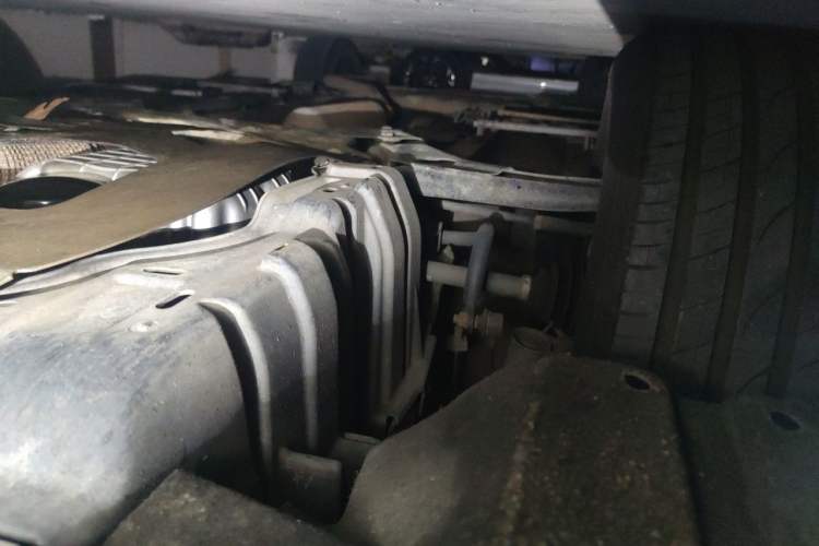 Used Dongfeng Fengon 580 2017 1.5T Manual Luxury Model Chassis Front Right