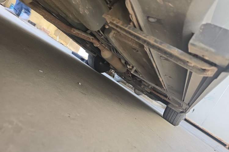 Used Dongfeng Fengon 580 2017 1.5T Manual Luxury Model Chassis Rear Right