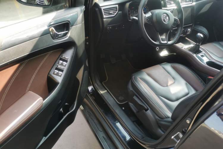 Used Dongfeng Fengon 580 2017 1.5T Manual Luxury Model Driver Seat