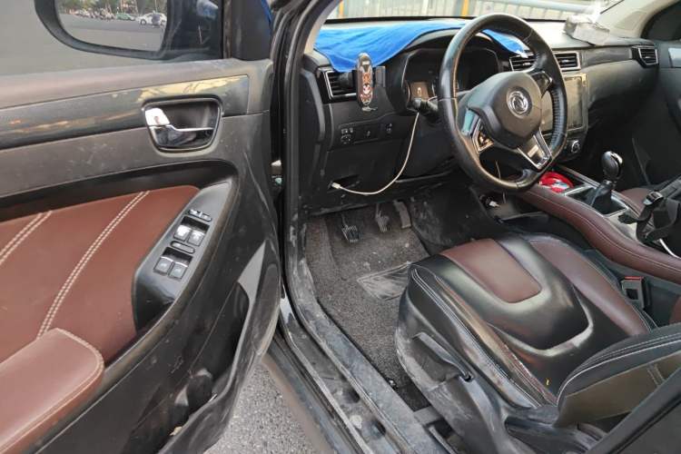 Used Dongfeng Fengon 580 2017 1.5T Manual Luxury Model Driver Seat