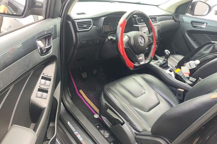Used Dongfeng Fengon 580 2017 1.5T Manual Luxury Model Driver Seat