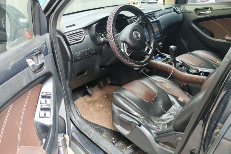 Used Dongfeng Fengon 580 2017 1.5T Manual Luxury Model Driver Seat