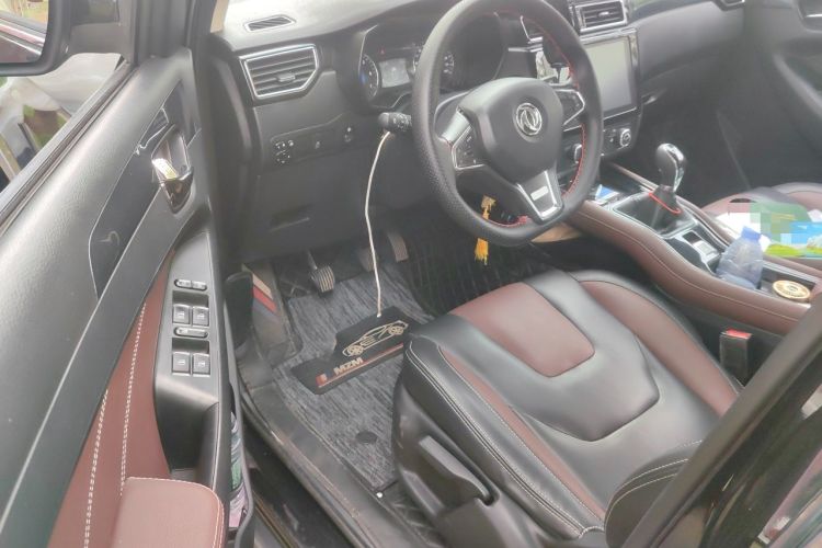 Used Dongfeng Fengon 580 2017 1.5T Manual Luxury Model Driver Seat