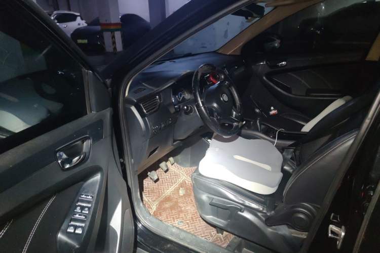 Used Dongfeng Fengon 580 2017 1.5T Manual Luxury Model Driver Seat