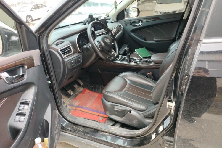 Used Dongfeng Fengon 580 2017 1.5T Manual Luxury Model Driver Seat