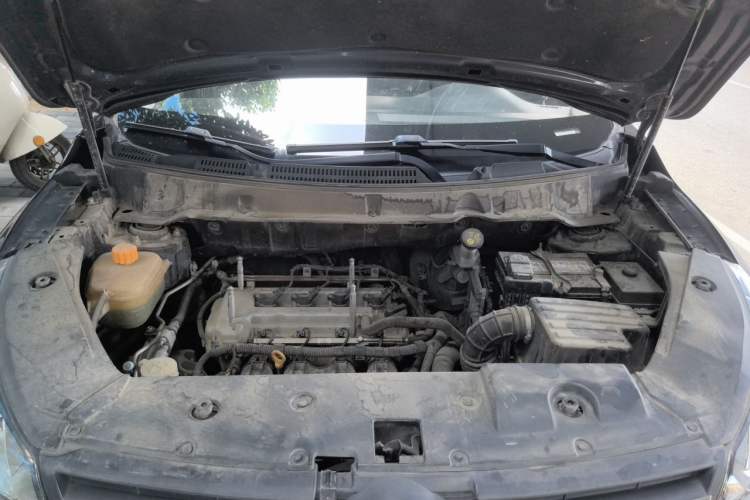 Used Dongfeng Fengon 580 2017 1.8L Manual Comfort Model Engine Bay