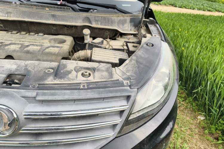 Used Dongfeng Fengon 580 2017 1.8L Manual Comfort Model Engine Bay Left