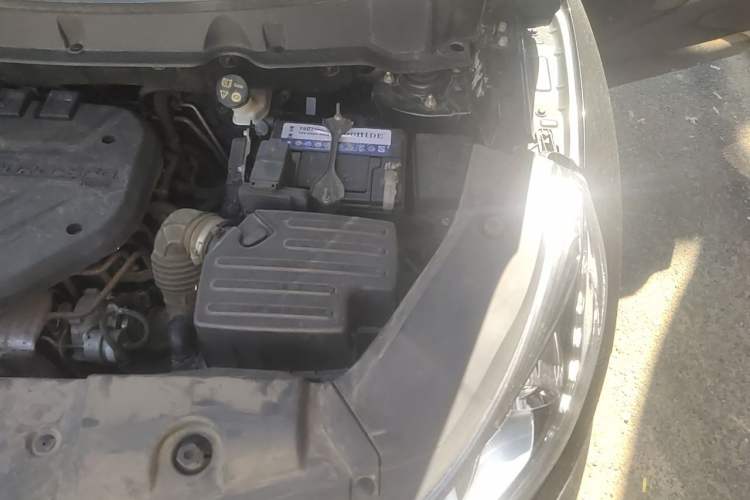 Used Dongfeng Fengon 580 2017 1.5T CVT Luxury Model Engine Bay Left