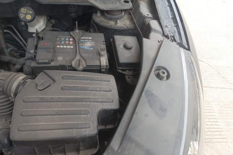 Used Dongfeng Fengon 580 2017 1.5T CVT Comfort Model Engine Bay Left