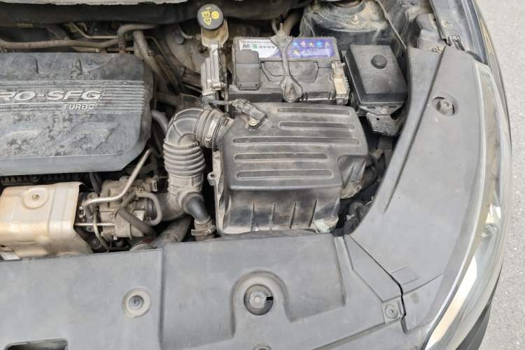 Used Dongfeng Fengon 580 2017 1.5T Manual Luxury Model Engine Bay Left