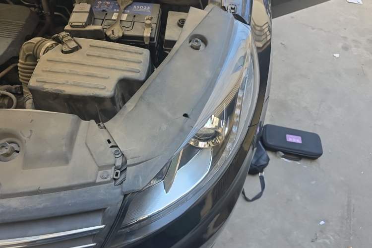 Used Dongfeng Fengon 580 2017 1.5T Manual Luxury Model Engine Bay Left