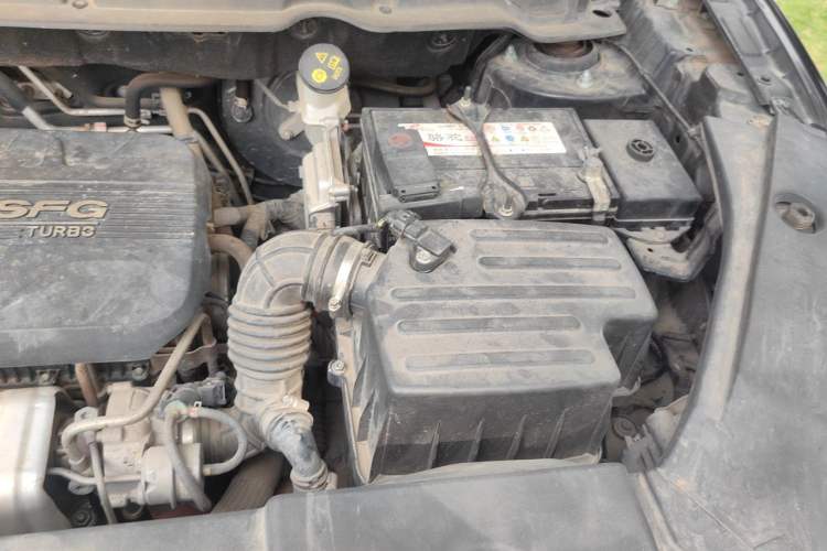 Used Dongfeng Fengon 580 2017 1.5T Manual Luxury Model Engine Bay Left