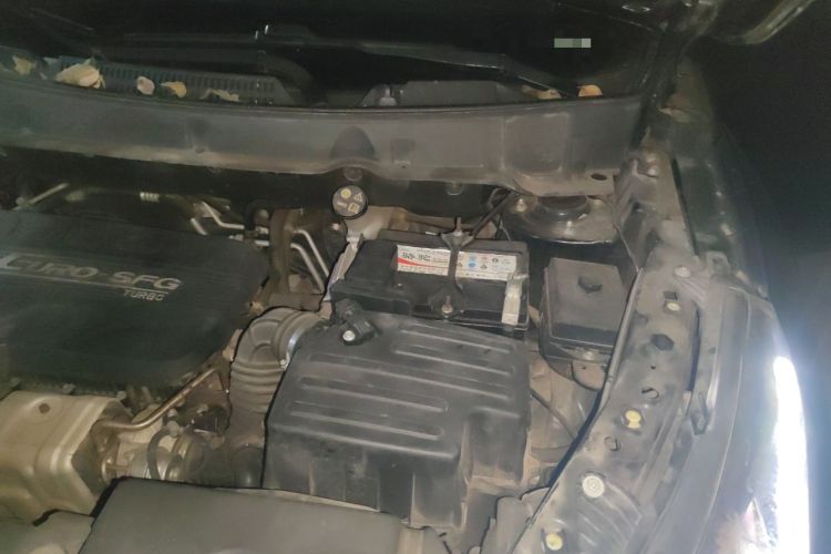 Used Dongfeng Fengon 580 2017 1.5T Manual Luxury Model Engine Bay Left