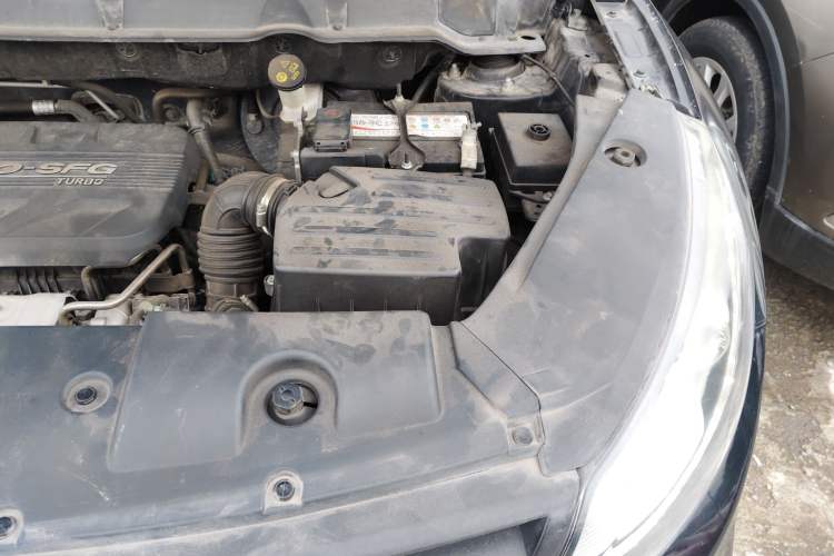 Used Dongfeng Fengon 580 2017 1.5T CVT Comfort Model Engine Bay Left