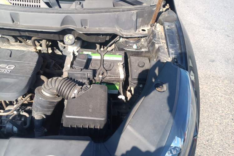 Used Dongfeng Fengon 580 2017 1.5T CVT Comfort Model Engine Bay Left