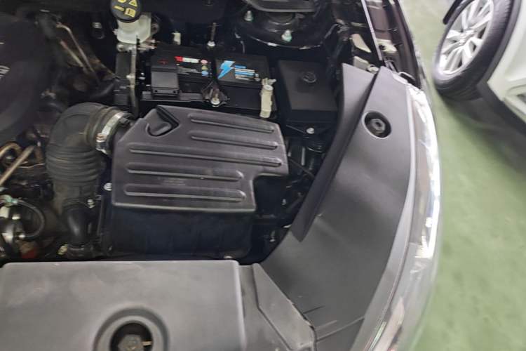 Used Dongfeng Fengon 580 2017 1.5T CVT Comfort Model Engine Bay Left