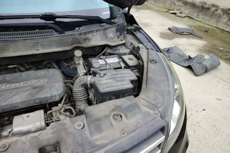 Used Dongfeng Fengon 580 2017 1.5T Manual Luxury Model Engine Bay Left