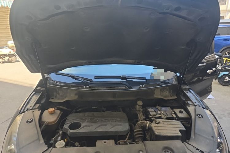 Used Dongfeng Fengon 580 2017 1.5T Manual Luxury Model Engine Bay