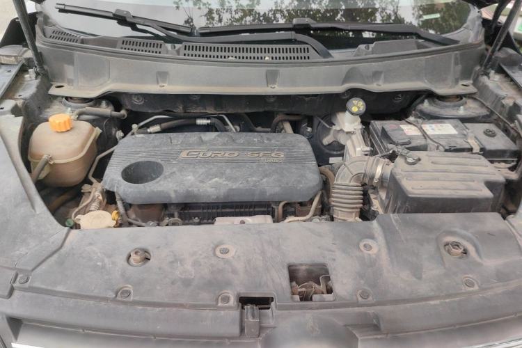 Used Dongfeng Fengon 580 2017 1.5T Manual Luxury Model Engine Bay