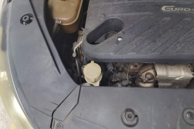 Used Dongfeng Fengon 580 2017 1.5T CVT Comfort Model Engine Bay Right