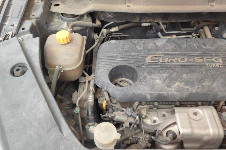 Used Dongfeng Fengon 580 2017 1.5T Manual Luxury Model Engine Bay Right
