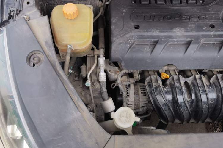 Used Dongfeng Fengon 580 2017 1.8L Manual Comfort Model Engine Bay Right