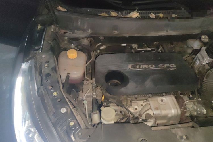 Used Dongfeng Fengon 580 2017 1.5T Manual Luxury Model Engine Bay Right