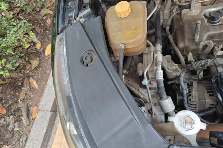Used Dongfeng Fengon 580 2017 1.8L Manual Comfort Model Engine Bay Right