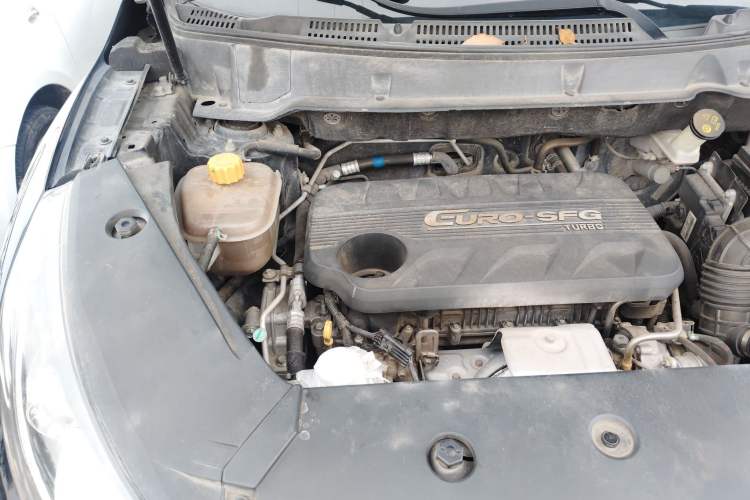 Used Dongfeng Fengon 580 2017 1.5T CVT Comfort Model Engine Bay Right