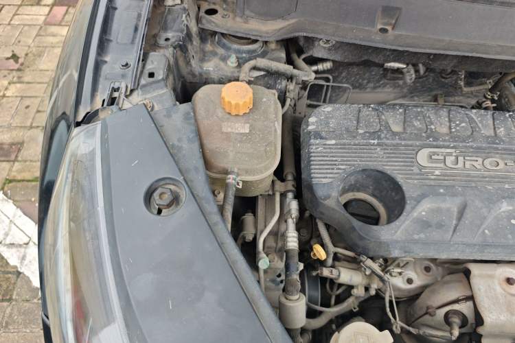 Used Dongfeng Fengon 580 2017 1.5T CVT Comfort Model Engine Bay Right