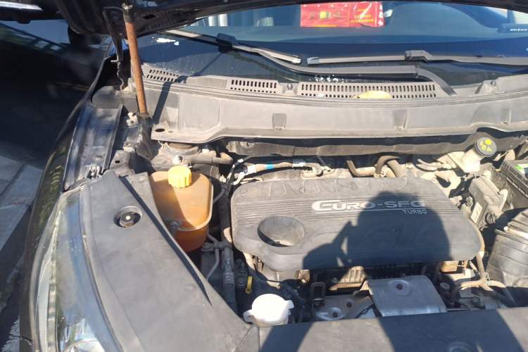 Used Dongfeng Fengon 580 2017 1.5T CVT Comfort Model Engine Bay Right