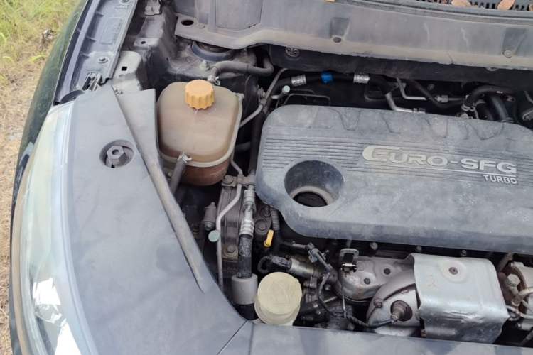 Used Dongfeng Fengon 580 2017 1.5T CVT Comfort Model Engine Bay Right