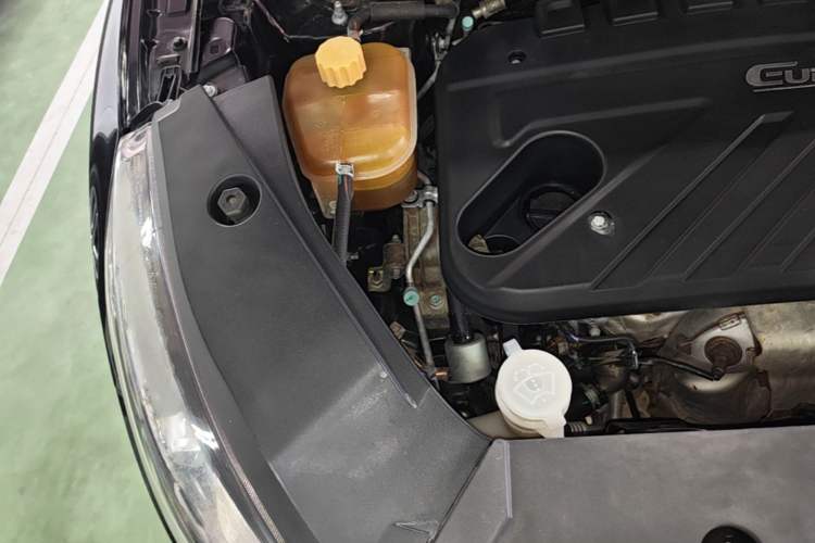 Used Dongfeng Fengon 580 2017 1.5T CVT Comfort Model Engine Bay Right