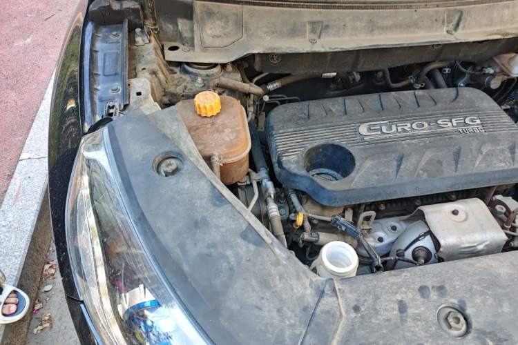 Used Dongfeng Fengon 580 2017 1.5T CVT Smart Style Model Engine Bay Right