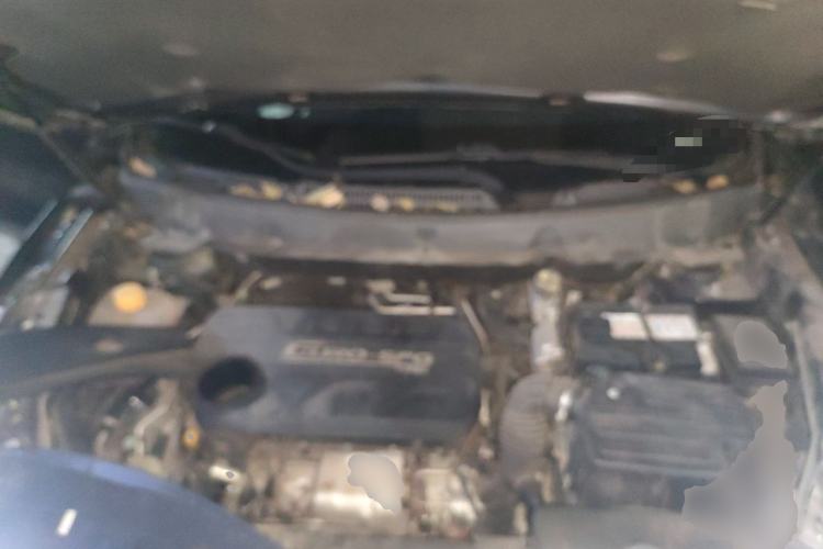 Used Dongfeng Fengon 580 2017 1.5T Manual Luxury Model Engine Bay