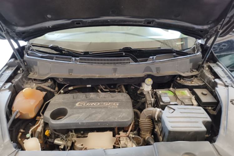 Used Dongfeng Fengon 580 2017 Revised Version 1.5T CVT Luxury Edition Engine Bay