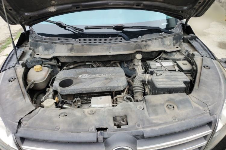 Used Dongfeng Fengon 580 2017 1.5T Manual Luxury Model Engine Bay
