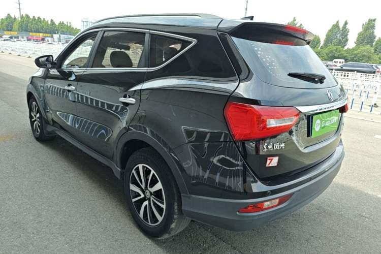 Used Dongfeng Fengon 580 2017 1.5T Manual Luxury Model Exterior 2