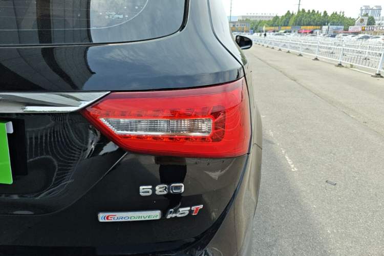 Used Dongfeng Fengon 580 2017 1.5T Manual Luxury Model Exterior 3