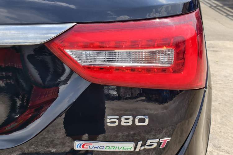 Used Dongfeng Fengon 580 2017 1.5T Manual Luxury Model Exterior 6