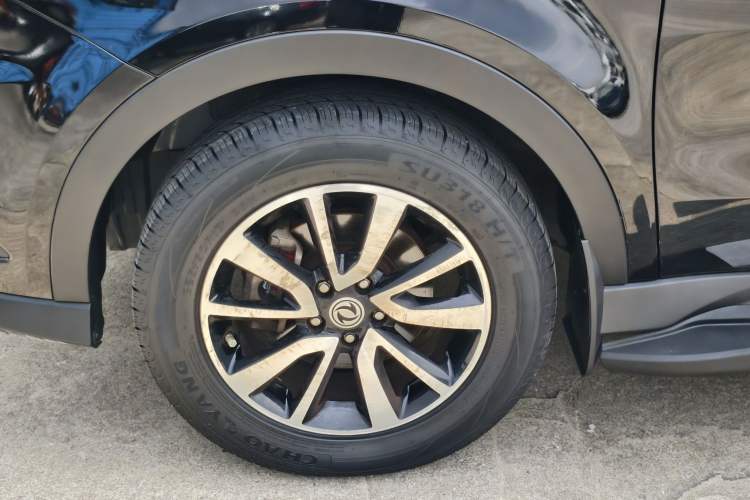 Used Dongfeng Fengon 580 2017 1.5T Manual Luxury Model Exterior 8