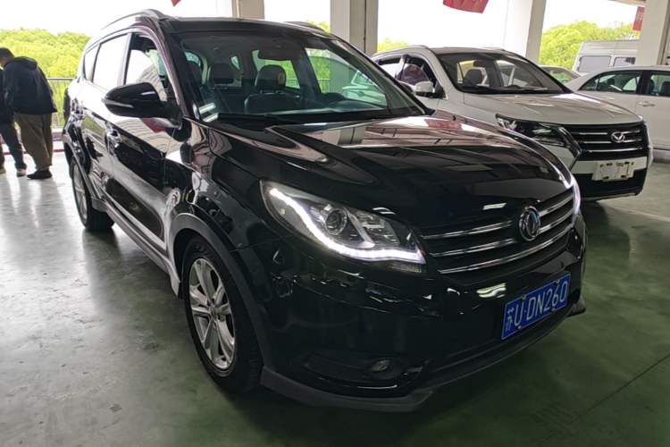 Used Dongfeng Fengon 580 2017 1.5T CVT Comfort Model Front Right 45 Deg