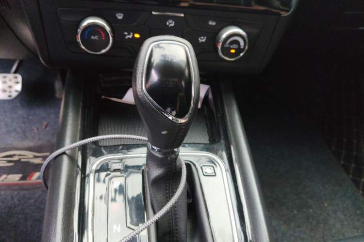 Used Dongfeng Fengon 580 2017 1.5T CVT Luxury Model Gear Lever