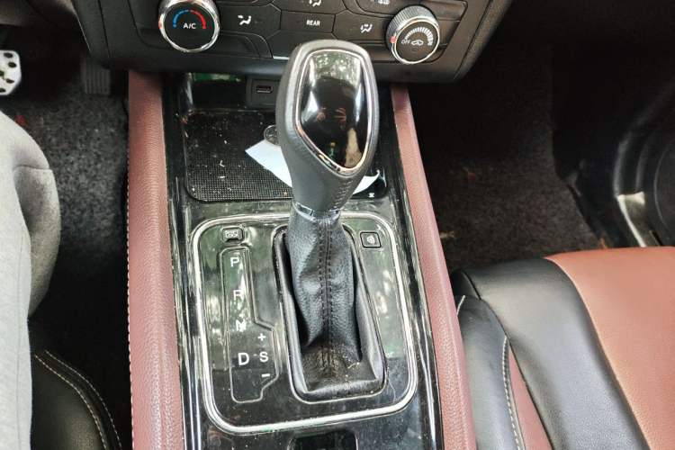 Used Dongfeng Fengon 580 2017 1.5T CVT Luxury Model Gear Lever