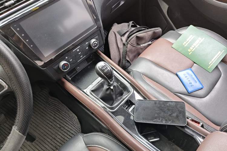 Used Dongfeng Fengon 580 2017 1.5T Manual Luxury Model Gear Lever